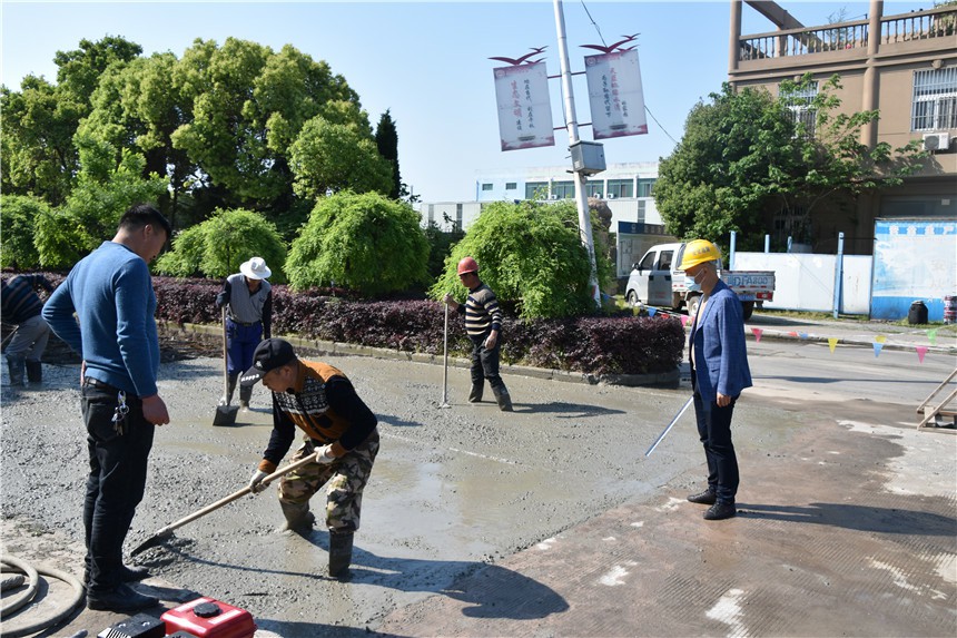 疫情期間捐資修建工業(yè)園道路2